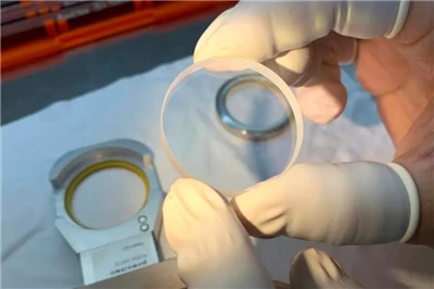 Glas Vs. Kwarts laser beschermende lenzen